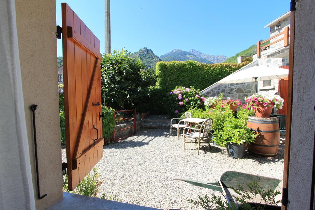 A MANDRIA, appartements avec cuisine 30m2, patio, vue Montagnes et citadelle, 5 minutes à pied du centre ville et des rivières Corte  Camera foto