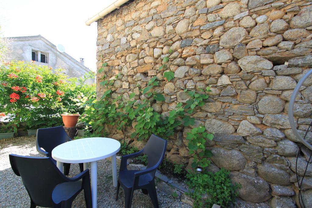 A MANDRIA, appartements avec cuisine 30m2, patio, vue Montagnes et citadelle, 5 minutes à pied du centre ville et des rivières Corte  Esterno foto