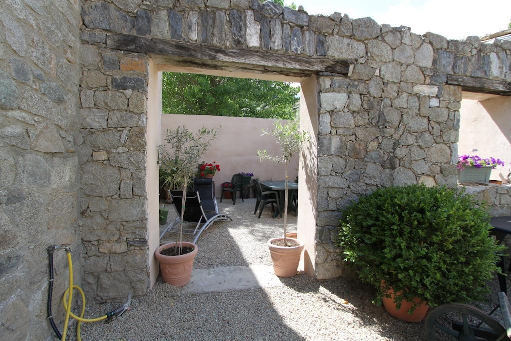 A MANDRIA, appartements avec cuisine 30m2, patio, vue Montagnes et citadelle, 5 minutes à pied du centre ville et des rivières Corte  Camera foto