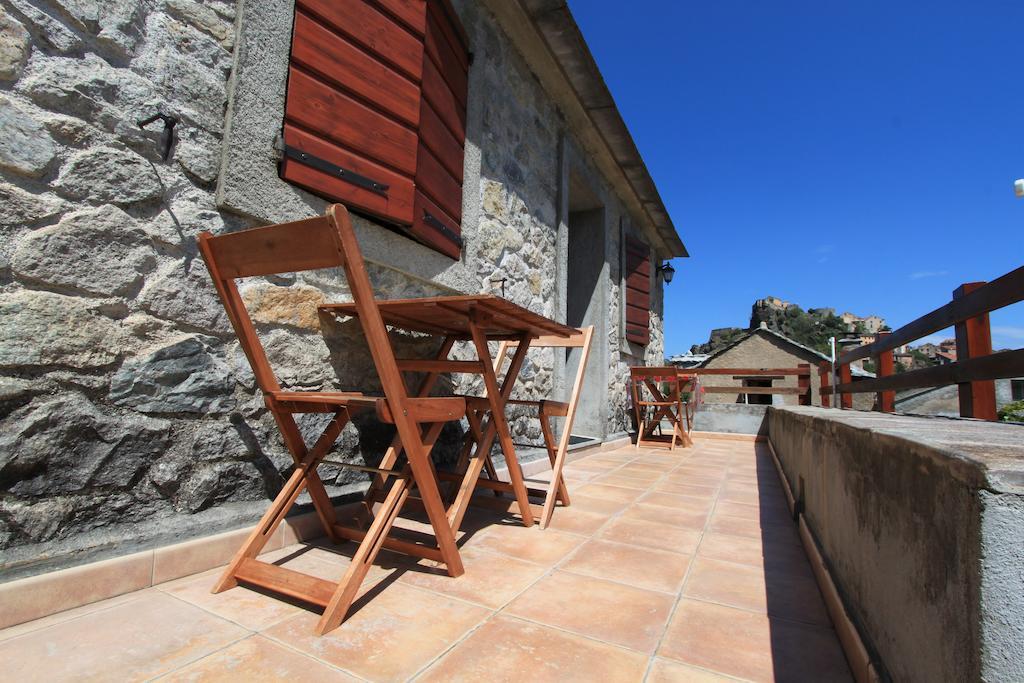 A MANDRIA, appartements avec cuisine 30m2, patio, vue Montagnes et citadelle, 5 minutes à pied du centre ville et des rivières Corte  Esterno foto