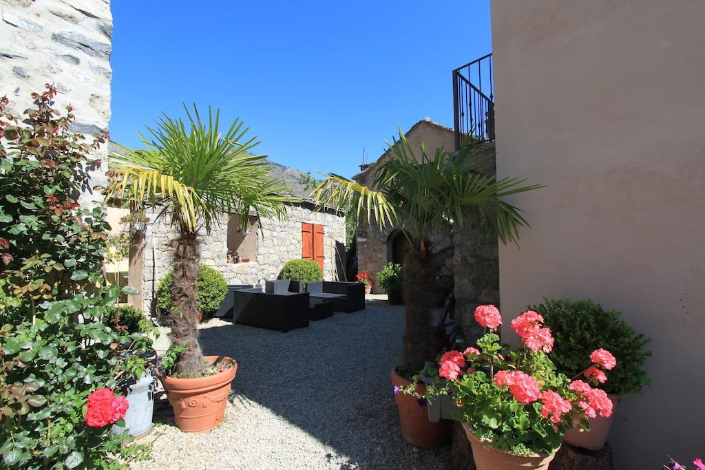A MANDRIA, appartements avec cuisine 30m2, patio, vue Montagnes et citadelle, 5 minutes à pied du centre ville et des rivières Corte  Esterno foto