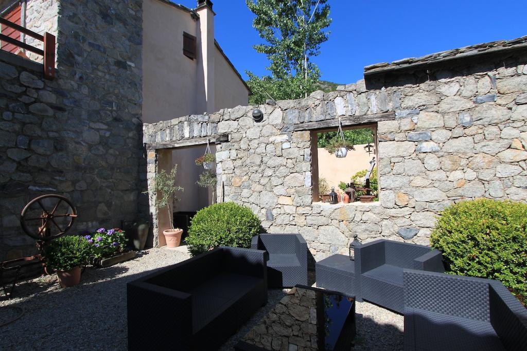 A MANDRIA, appartements avec cuisine 30m2, patio, vue Montagnes et citadelle, 5 minutes à pied du centre ville et des rivières Corte  Esterno foto