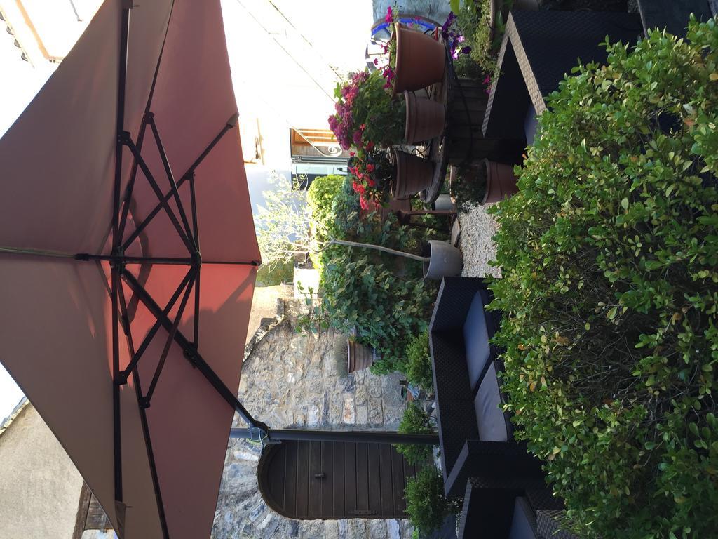 A MANDRIA, appartements avec cuisine 30m2, patio, vue Montagnes et citadelle, 5 minutes à pied du centre ville et des rivières Corte  Esterno foto