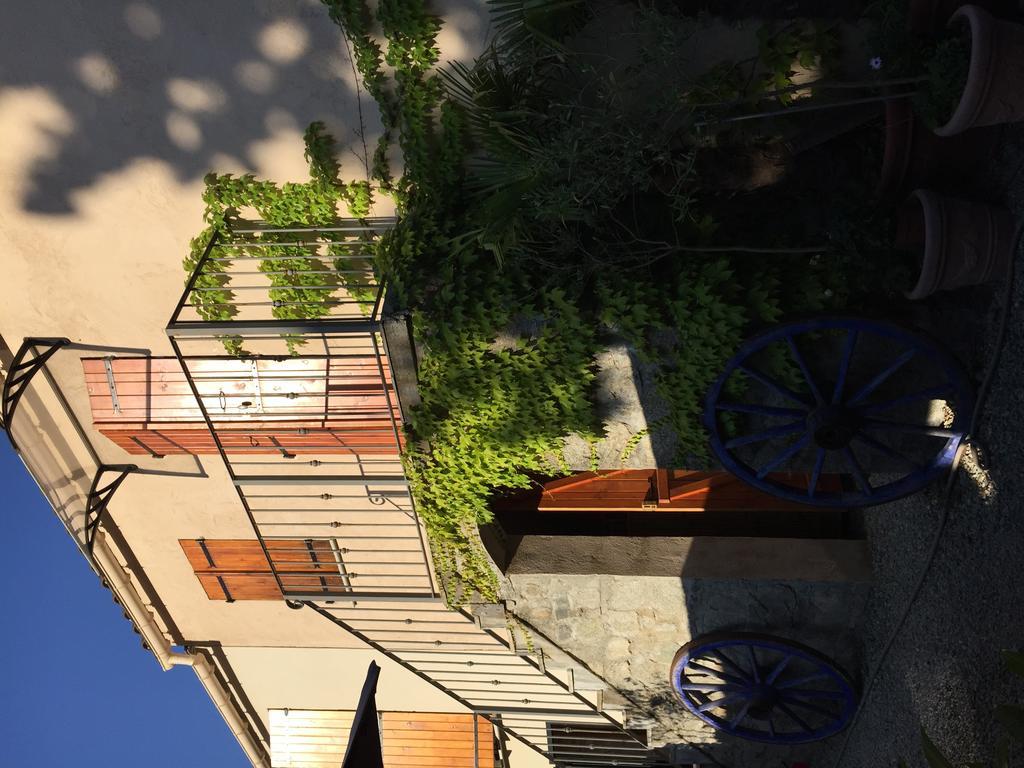 A MANDRIA, appartements avec cuisine 30m2, patio, vue Montagnes et citadelle, 5 minutes à pied du centre ville et des rivières Corte  Esterno foto