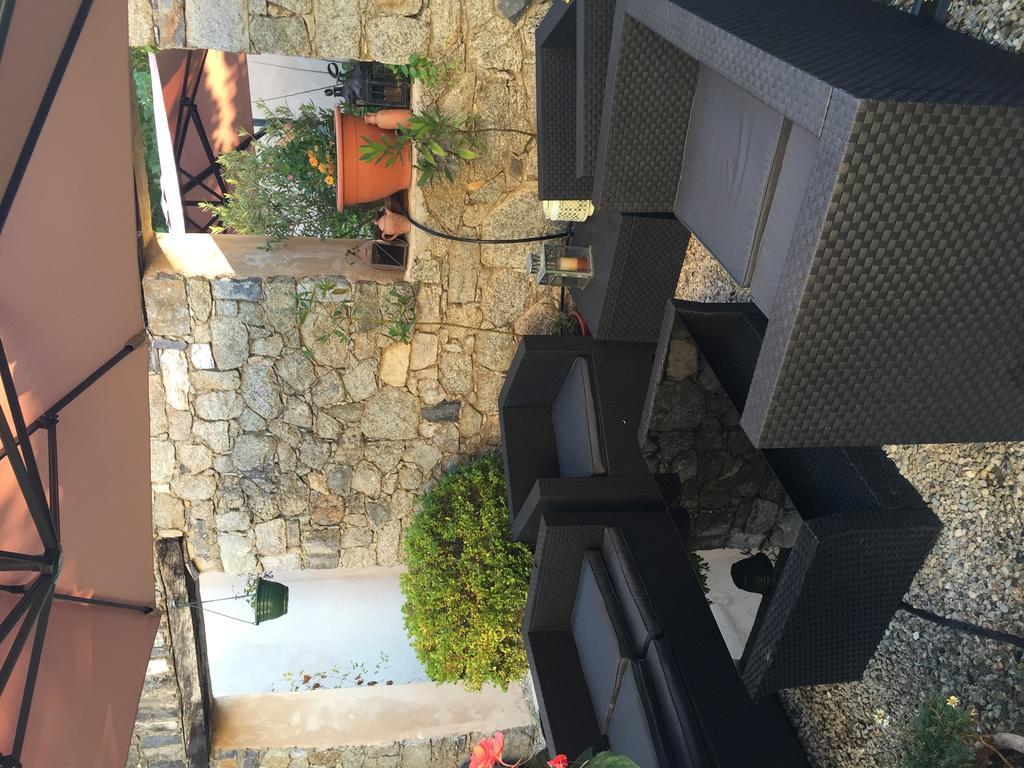 A MANDRIA, appartements avec cuisine 30m2, patio, vue Montagnes et citadelle, 5 minutes à pied du centre ville et des rivières Corte  Esterno foto