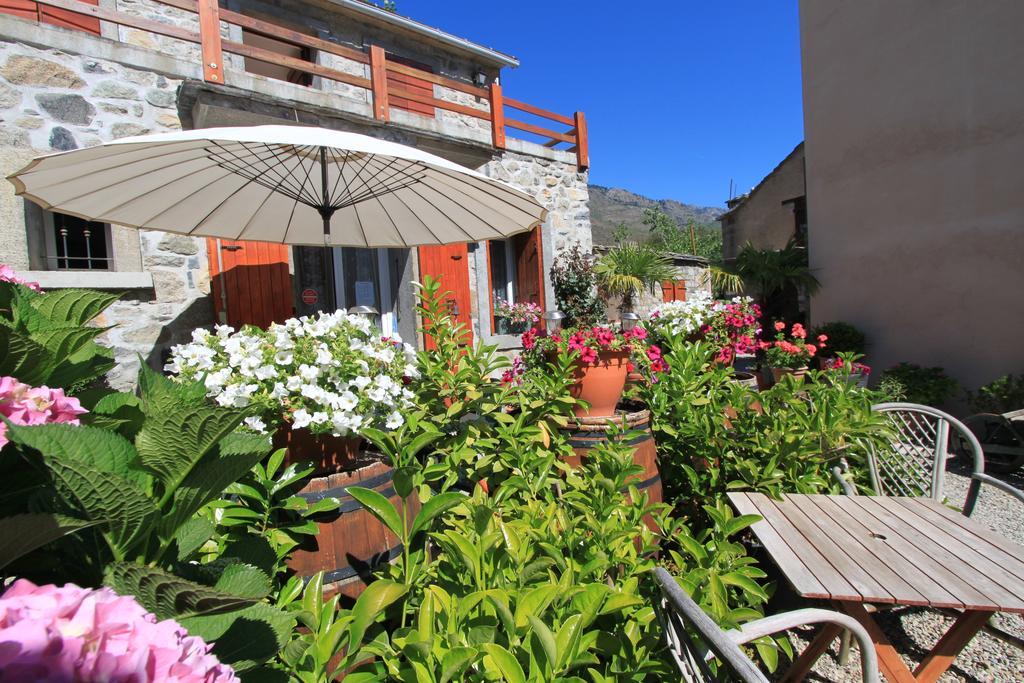A MANDRIA, appartements avec cuisine 30m2, patio, vue Montagnes et citadelle, 5 minutes à pied du centre ville et des rivières Corte  Esterno foto