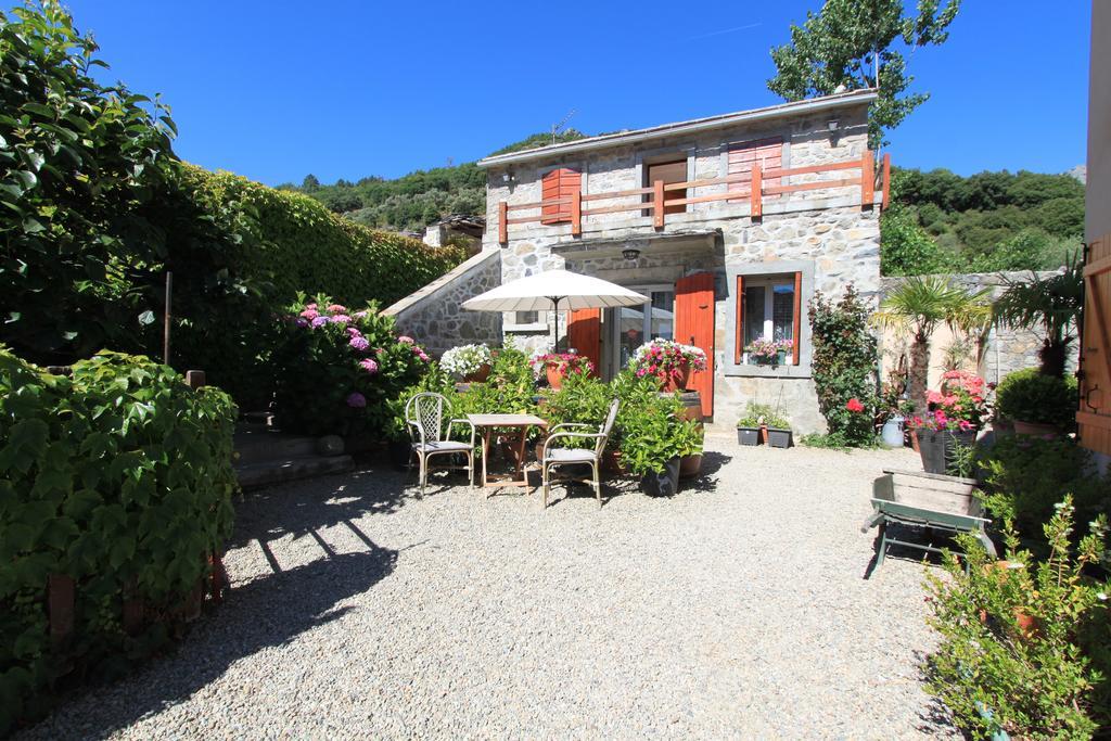 A MANDRIA, appartements avec cuisine 30m2, patio, vue Montagnes et citadelle, 5 minutes à pied du centre ville et des rivières Corte  Esterno foto