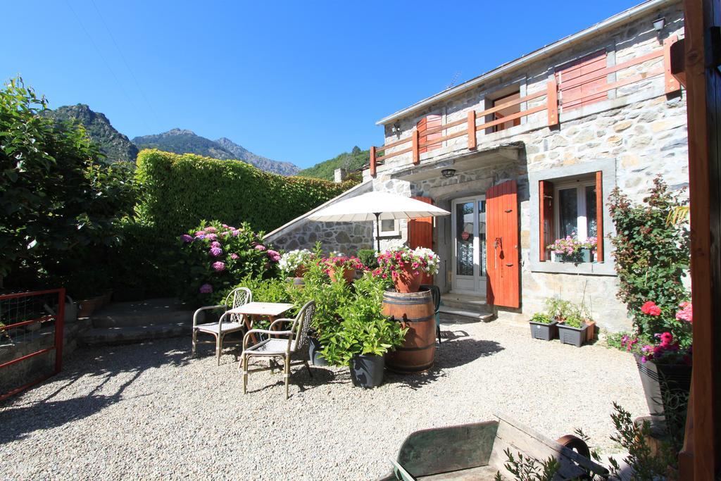 A MANDRIA, appartements avec cuisine 30m2, patio, vue Montagnes et citadelle, 5 minutes à pied du centre ville et des rivières Corte  Esterno foto
