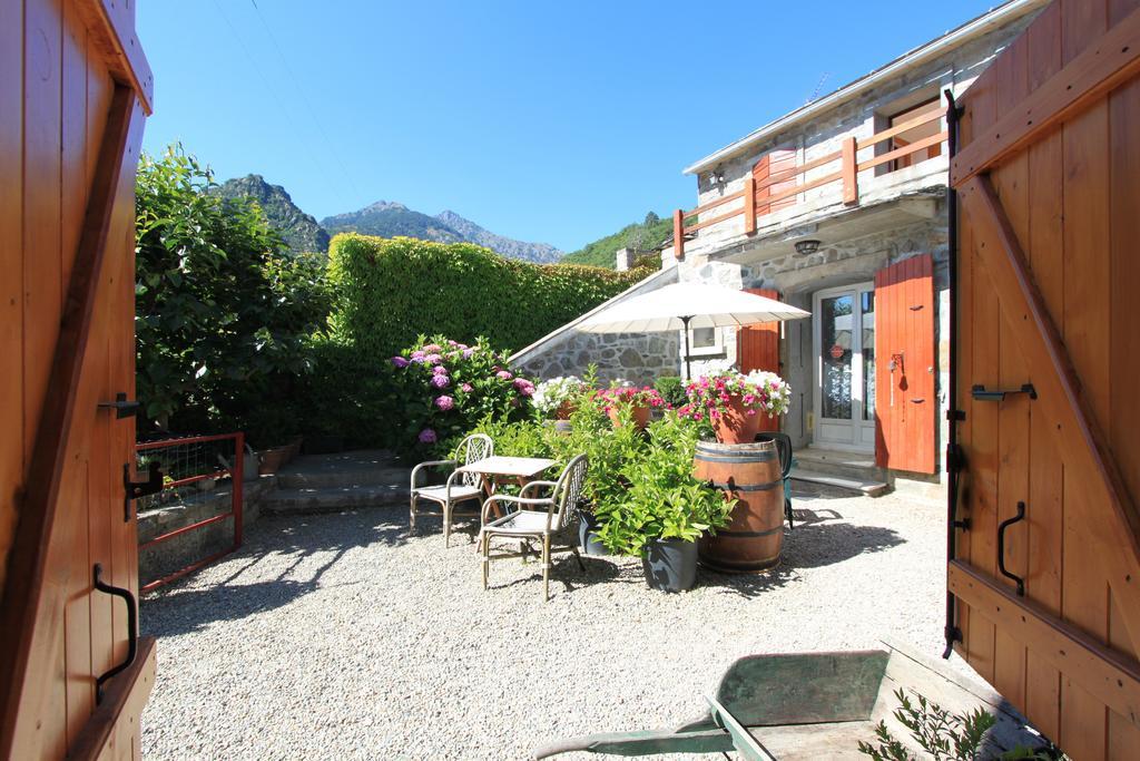 A MANDRIA, appartements avec cuisine 30m2, patio, vue Montagnes et citadelle, 5 minutes à pied du centre ville et des rivières Corte  Esterno foto